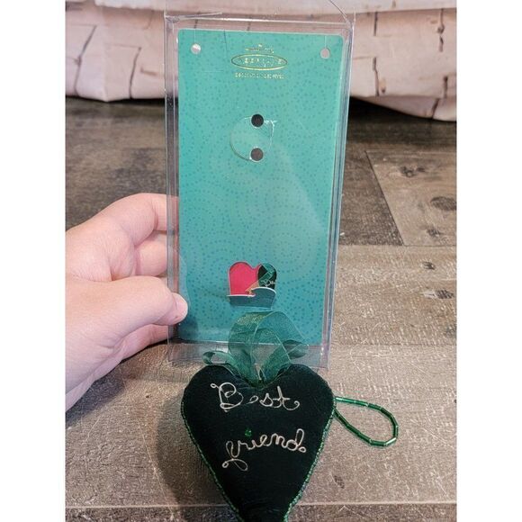 Hallmark 2002 green heart best friend ornament Xmas Decor plush - Picture 1 of 3